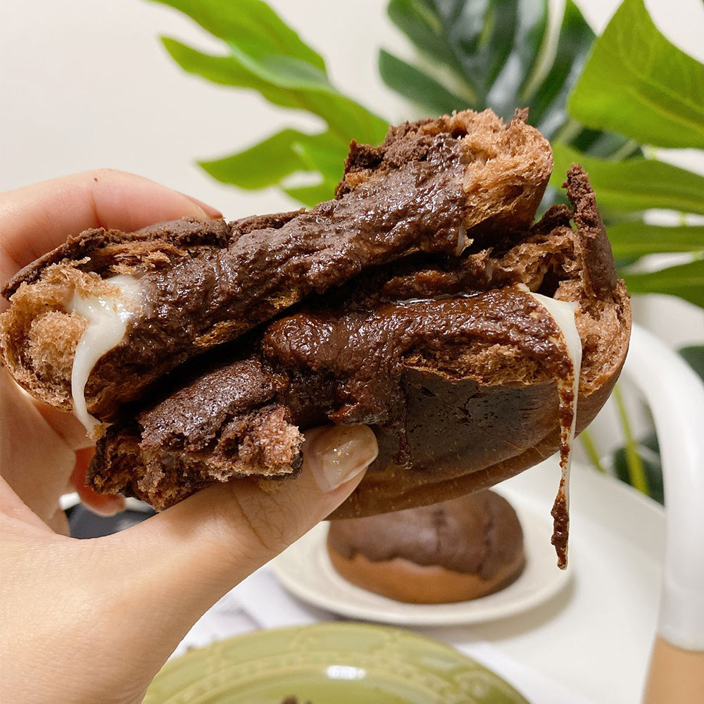 Chocolate Mochi Bun 朱古力軟心麻糬包