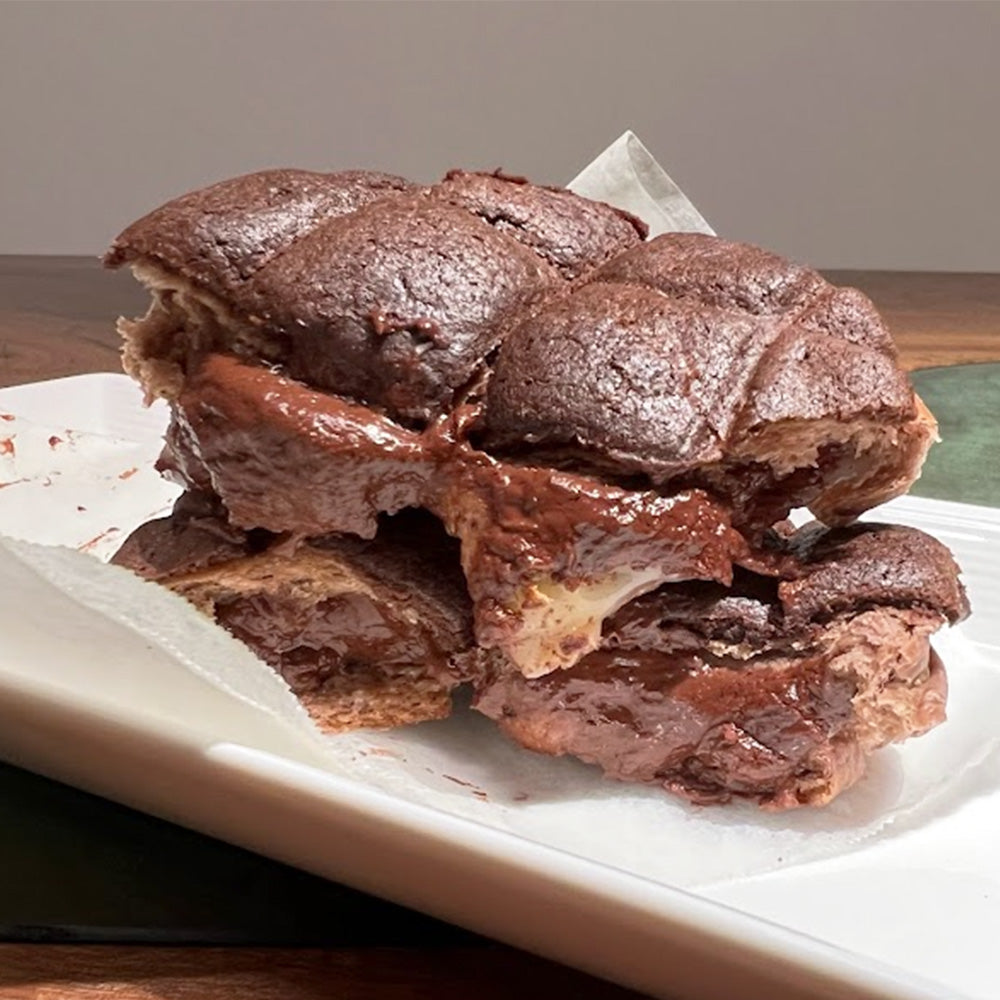 Chocolate Mochi Pineapple Bun 朱古力軟心麻糬菠蘿包