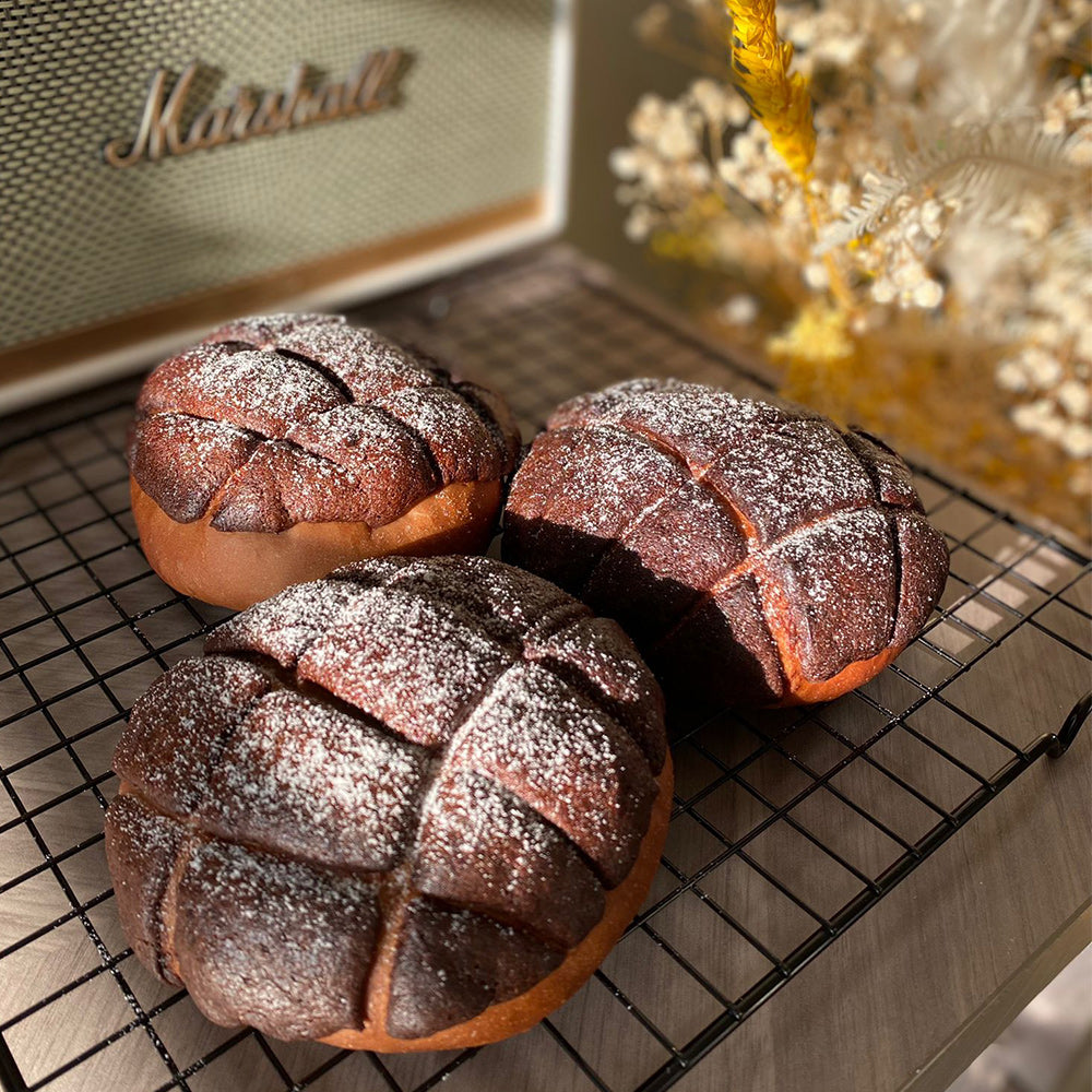 Chocolate Mochi Pineapple Bun 朱古力軟心麻糬菠蘿包
